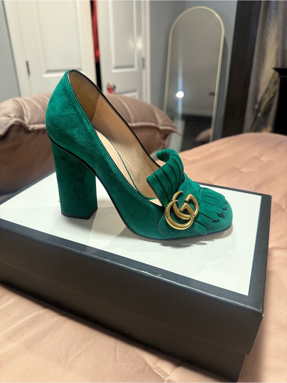 Gucci Green Suede Fringed Block Heel Pumps with Gold Double G - Picture 7 of 11
